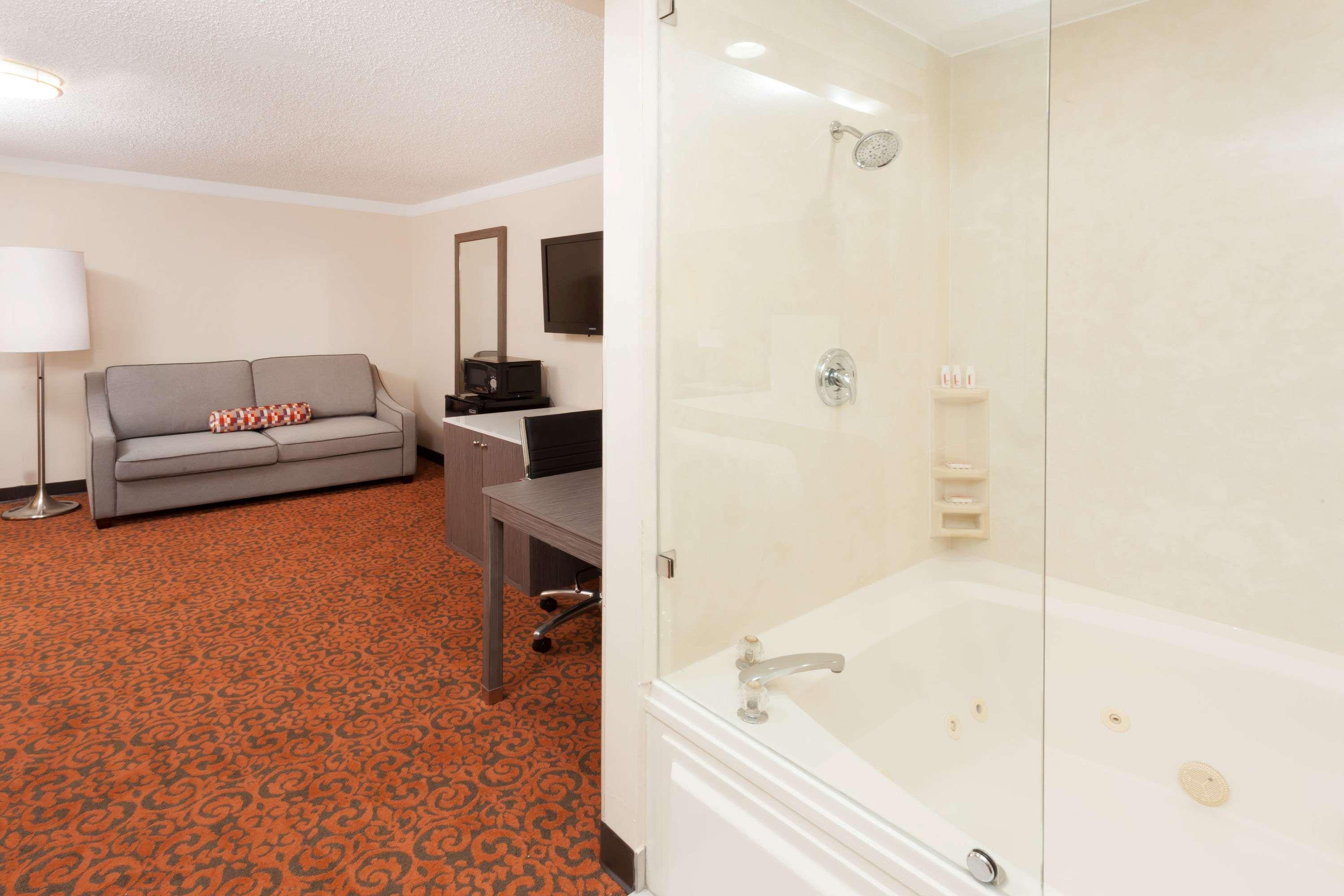 Baymont By Wyndham Chicago/Alsip Hotel Exterior foto
